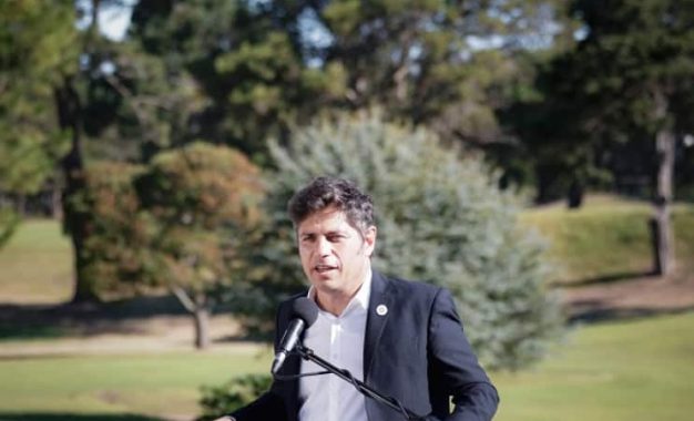 Kicillof: “Trabajamos para que la temporada resista a las políticas económicas que destruyen el turismo local”