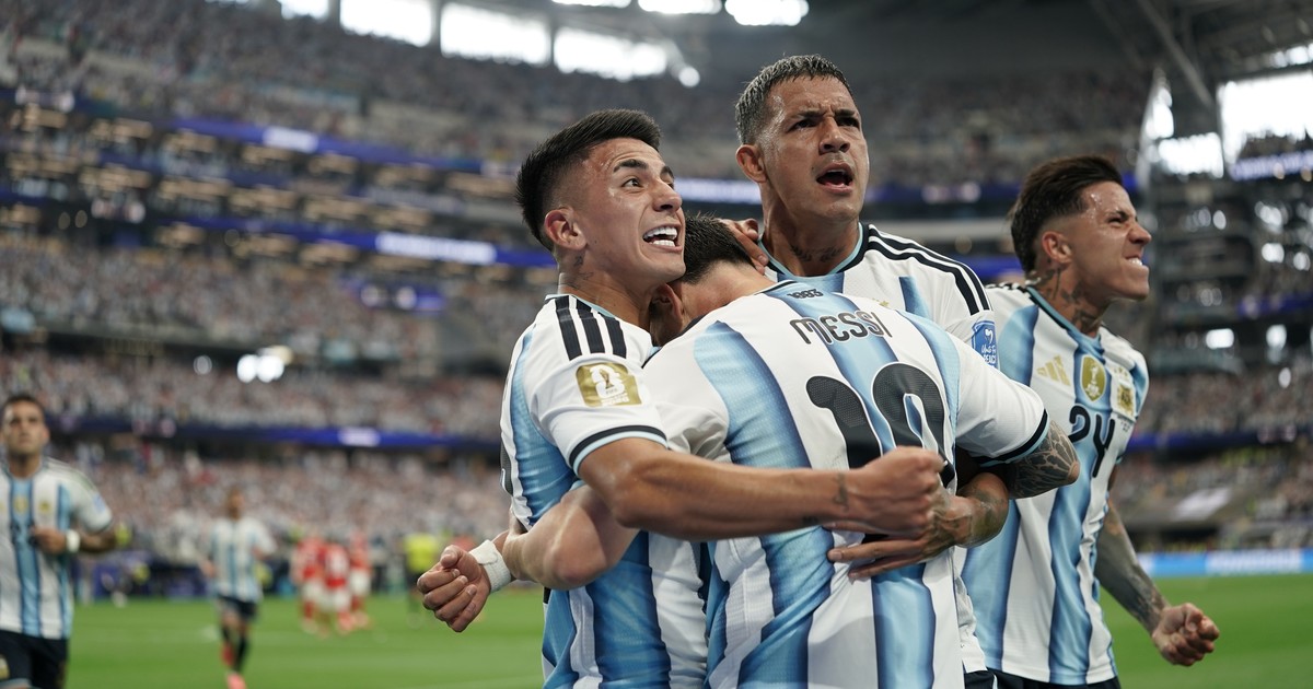 facundo-medina,-el-«jordi-alba»-de-villa-fiorito-que-se-gano-un-lugar-en-la-scaloneta-y-conquisto-a-messi:-«mi-gol-fue-todo-de-el»