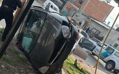 De película: escapaban de la Policía en La Matanza, tras ser denunciado por su ex y terminaron volcados, uno tenía pedido de captura por homicidio