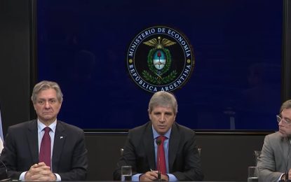 En una «licitación express» antes del partido, Caputo busca refinanciar vencimientos por $ 3 billones y colocar un nuevo bono en dólares