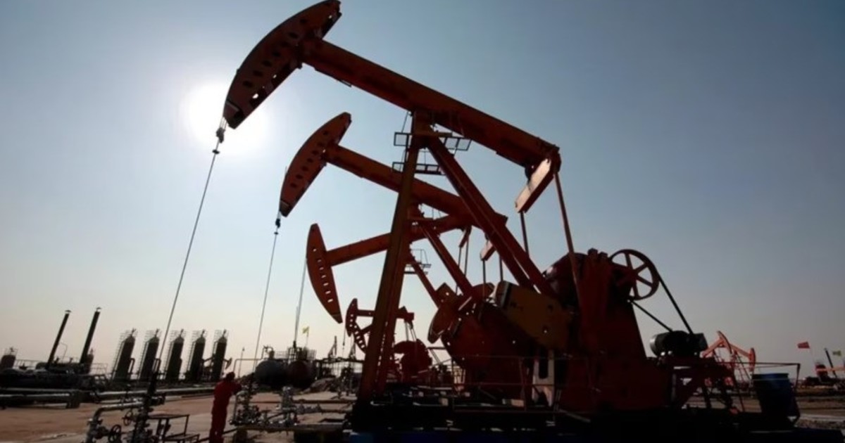 en-medio-del-aumento-de-la-tension-en-medio-oriente,-el-petroleo-vuelve-a-subir-fuerte-y-cotiza-otra-vez-a-us$-100