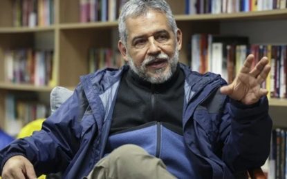 Mario Mendoza, escritor: “Estamos todos fracturados” y al borde de un colapso mental