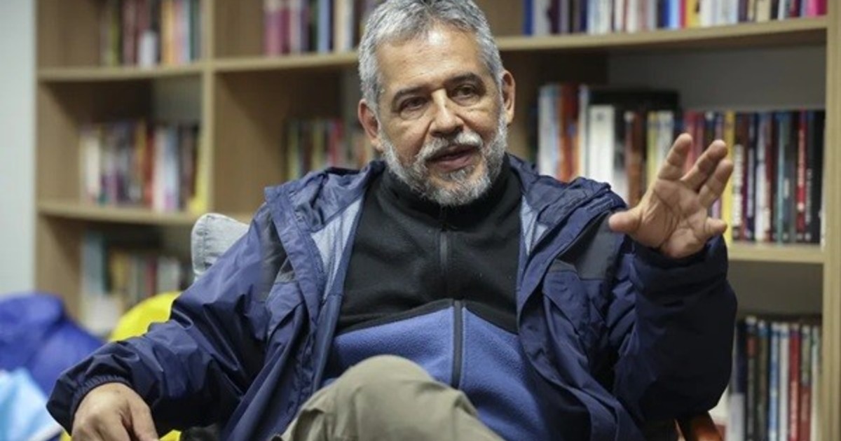 mario-mendoza,-escritor:-“estamos-todos-fracturados”-y-al-borde-de-un-colapso-mental