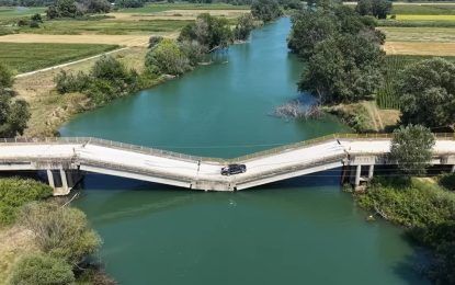 Un puente que se derrumbó hace tres años sigue siendo usado por los automovilistas