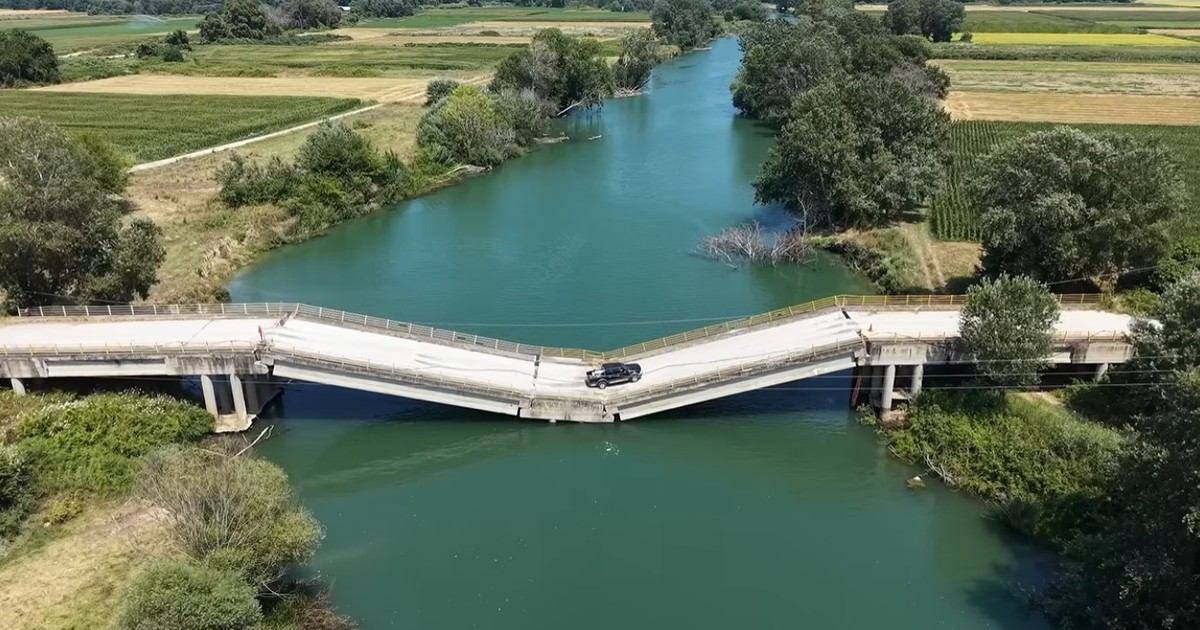 un-puente-que-se-derrumbo-hace-tres-anos-sigue-siendo-usado-por-los-automovilistas
