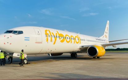 Flybondi canceló el 75% de sus vuelos en julio, pero sigue vendiendo pasajes: el Gobierno le pidió un plan de acción