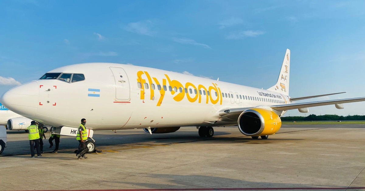 flybondi-cancelo-el-75%-de-sus-vuelos-en-julio,-pero-sigue-vendiendo-pasajes:-el-gobierno-le-pidio-un-plan-de-accion