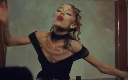 Ariana Grande vuelve a preocupar a sus fans por extrema delgadez, a días de inaugurar un fondo para contribuir a la salud mental de los músicos