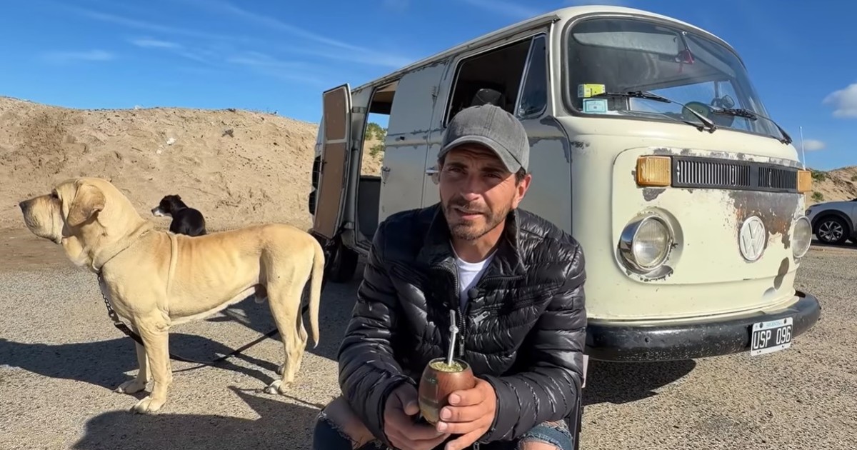 el-argentino-que-viaja-con-un-saxofon-y-dos-perros:-«no-me-sentia-comodo-ni-feliz-con-la-vida.-ahi-aparecio-la-camioneta-y-decidi-meterme-en-esta-locura»