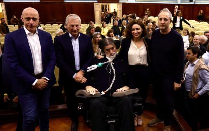 Esteban Bullrich presentó su nuevo libro en la UBA, rodeado de periodistas y dirigentes políticos