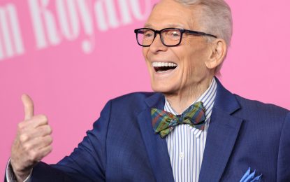 Murió a los 87 años Bob Mackie, el reconocido diseñador de Hollywood: vistió a Cher, Tina Turner,  Barbra Streisand y Liza Minnelli