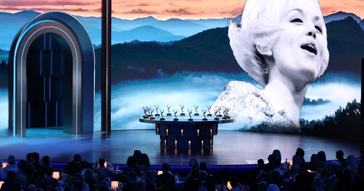 a-20-dias-de-su-muerte,-dolly-parton-tuvo-un-emotivo-homenaje-en-los-premios-emmy
