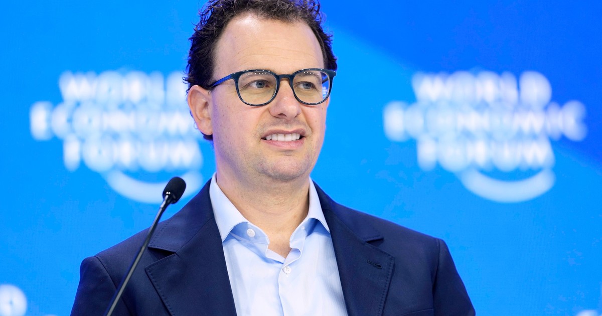 por-que-los-gigantes-de-la-ia-piden-pisar-el-freno:-entre-los-riesgos-reales,-el-marketing-y-la-amenaza-de-china