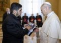 Los piqueteros le entregaron al Papa un documento sobre el drama social: culpan a Milei y no mencionan a los K