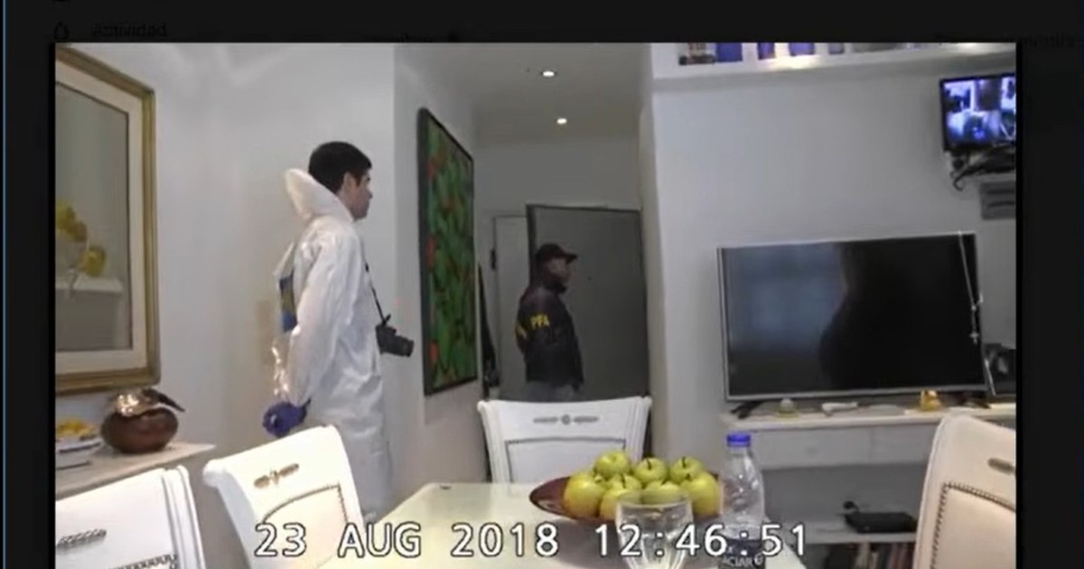 aparece-un-nuevo-video-del-allanamiento-a-cristina-kirchner-y-del-vestidor-con-la-puerta-blindada