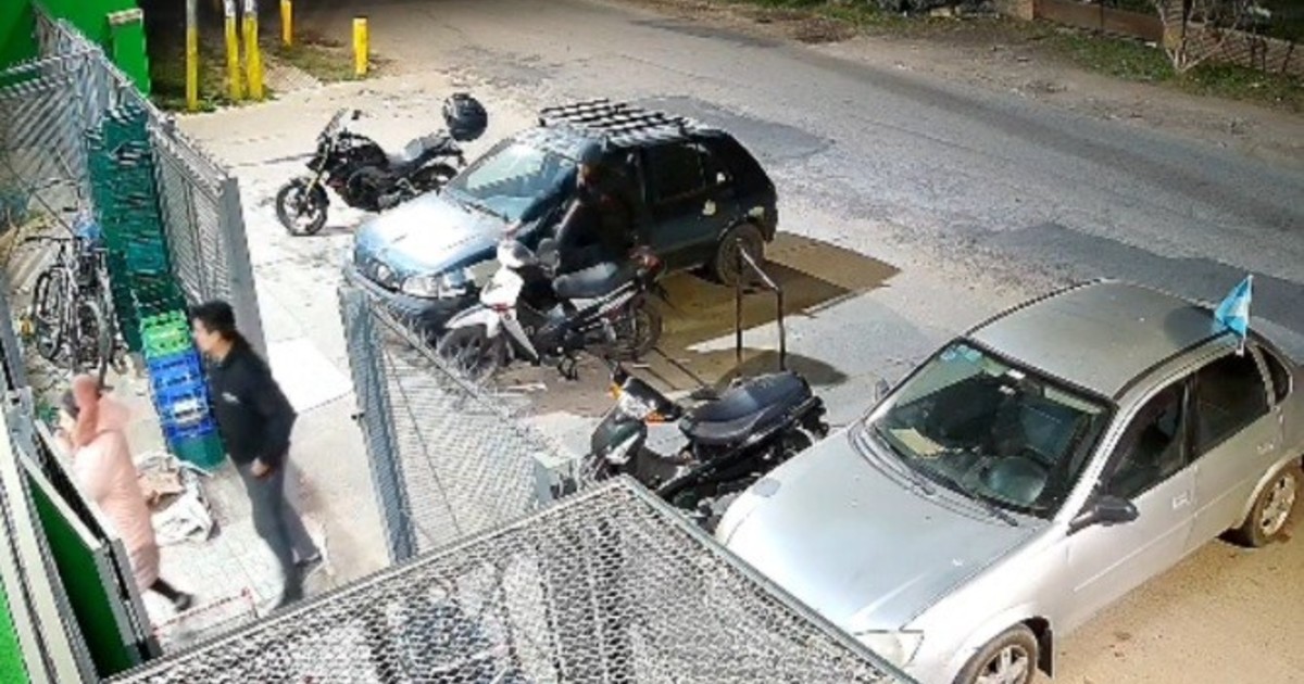 intento-robar-una-moto,-sufrio-un-percance-y-se-fracturo:-pidio-ayuda-a-un-camionero-y-fue-interceptado-cuando-iba-a-bordo-del-camion