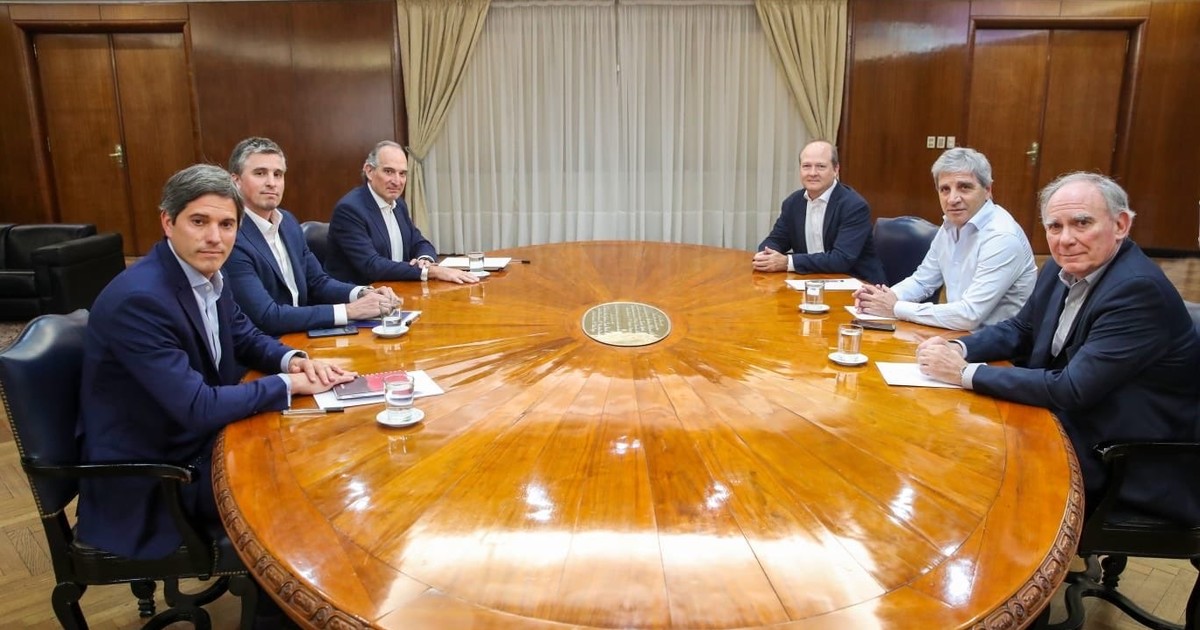caputo-reunio-a-las-principales-mineras-y-pide-una-mayor-integracion-de-proveedores-nacionales