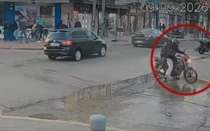 Detuvieron a un motochorro que intentó robar armado una joyería en el centro de William Morris