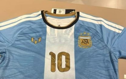 Se filtraron nuevas imágenes de la camiseta especial que usará Lionel Messi en su despedida de la Selección