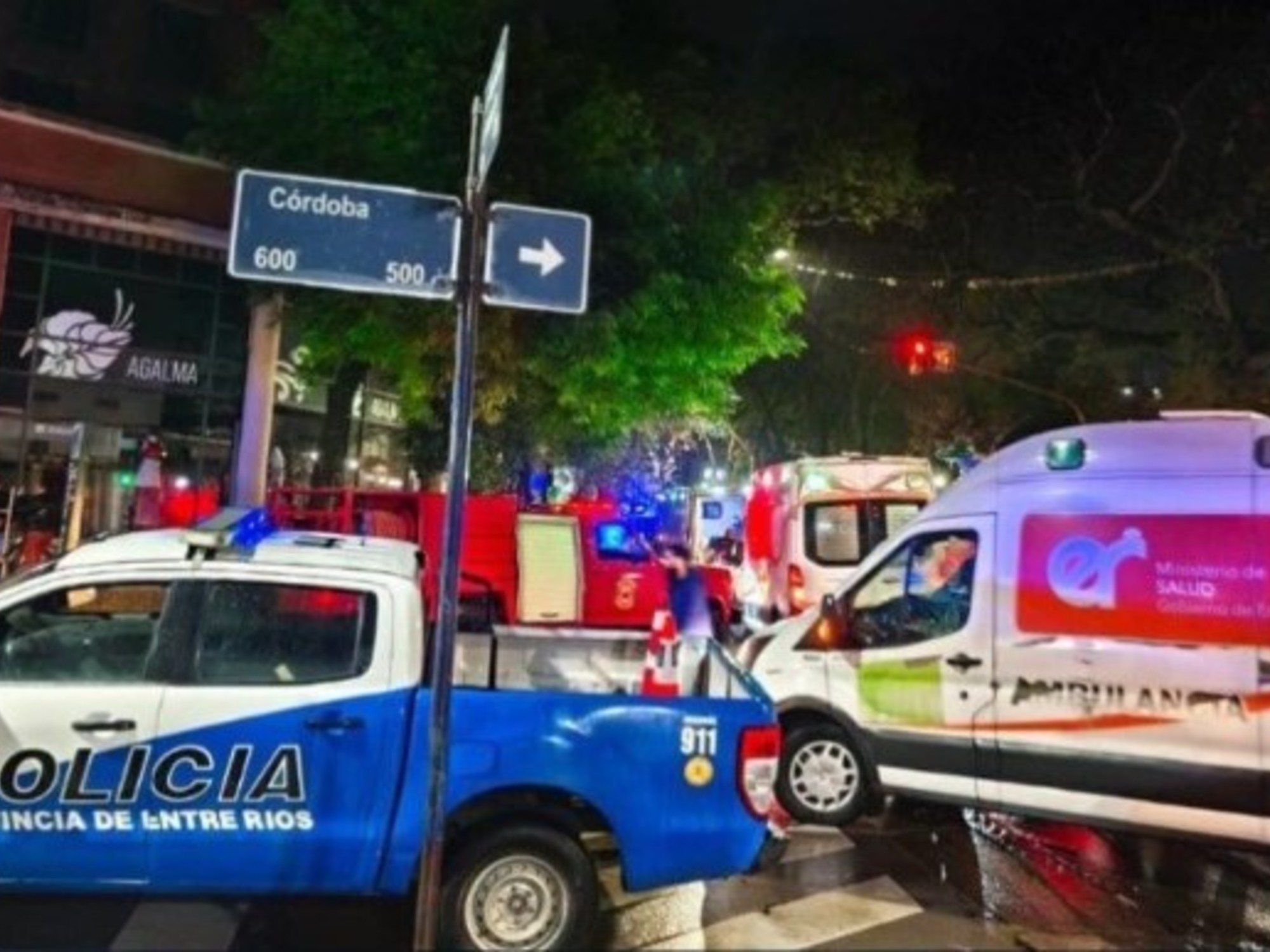 El entrepiso de madera del bar cedió durante el festejo de cumpleaños