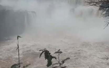 Cerraron parcialmente las Cataratas del Iguazú por la crecida del río