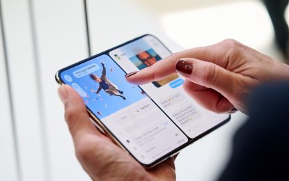 El iPhone Duo salió a la venta entre críticas: por qué el primer plegable de Apple no convence a todos