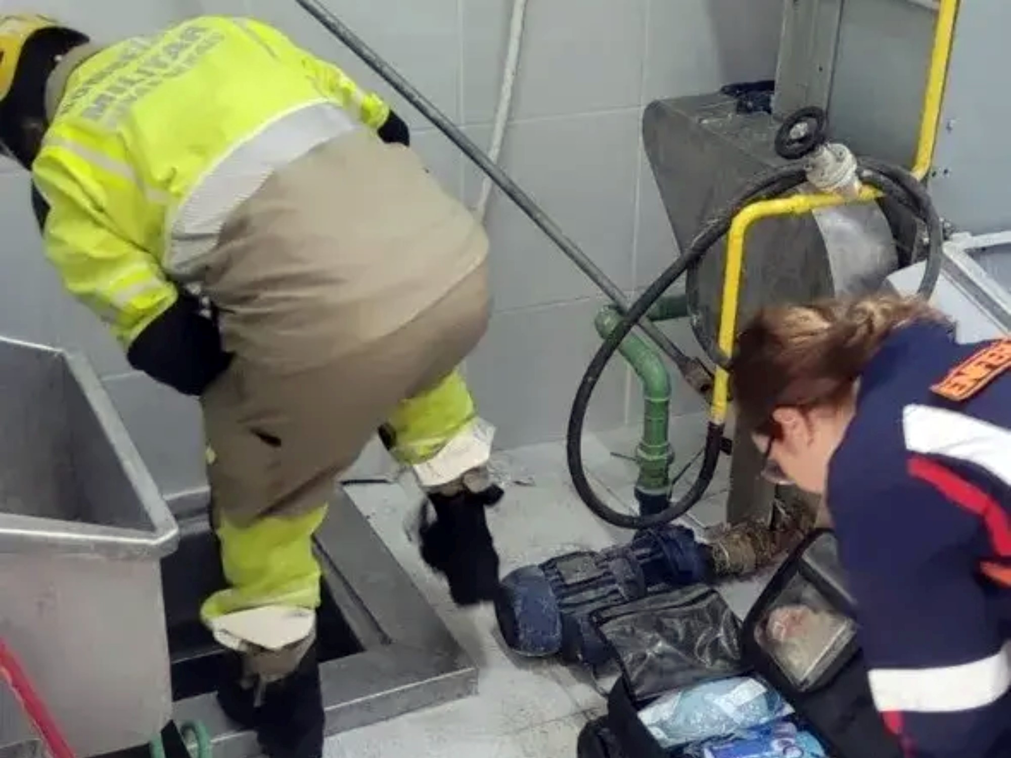 Operativo de rescate en la fábrica
