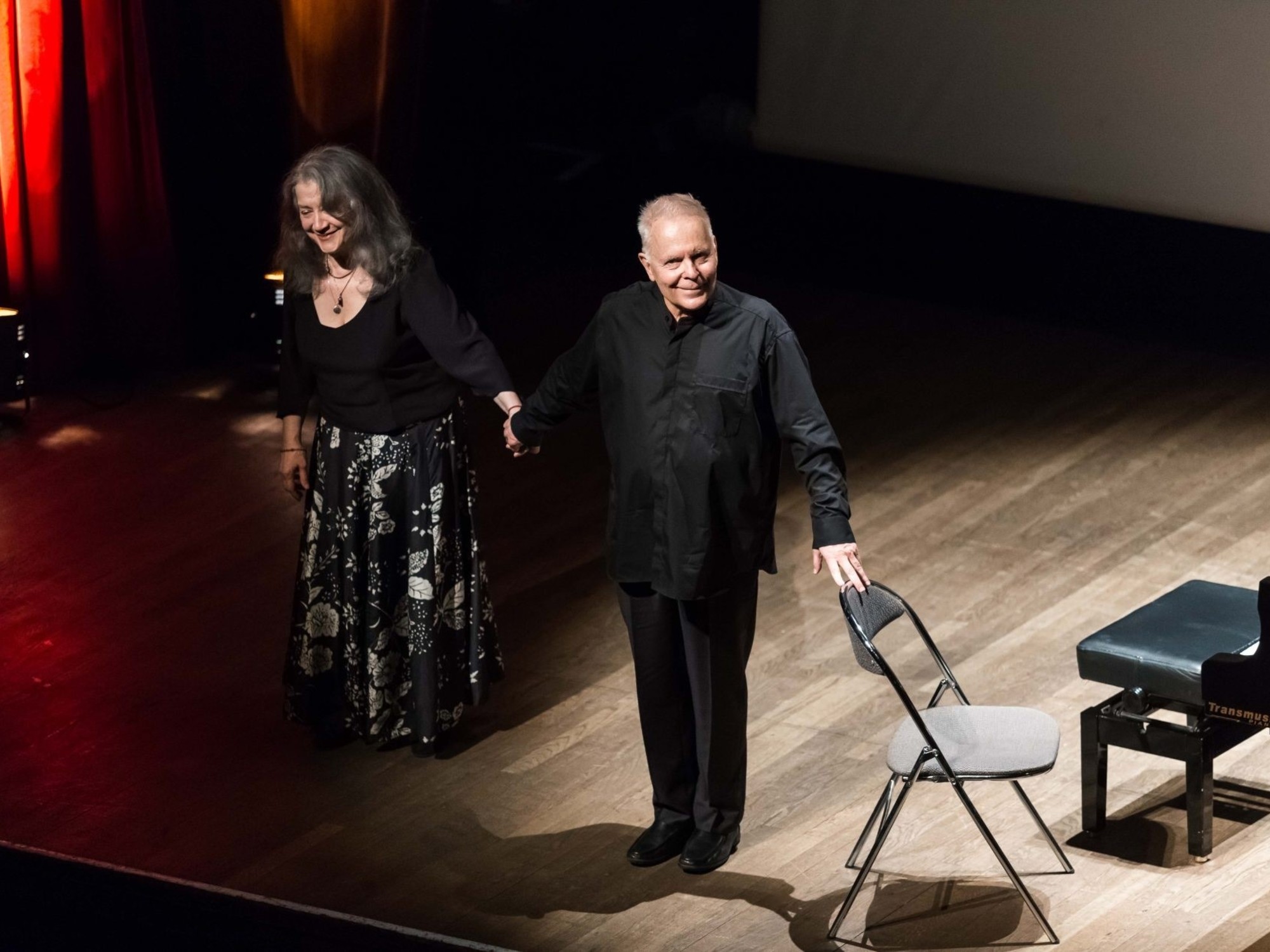 Los pianistas Stephen Kovacevich y Martha Argerich tocando juntos