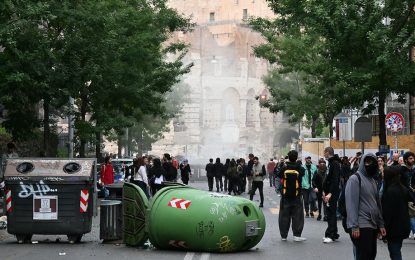 Italia: una huelga nacional terminó con choques entre manifestantes y policías